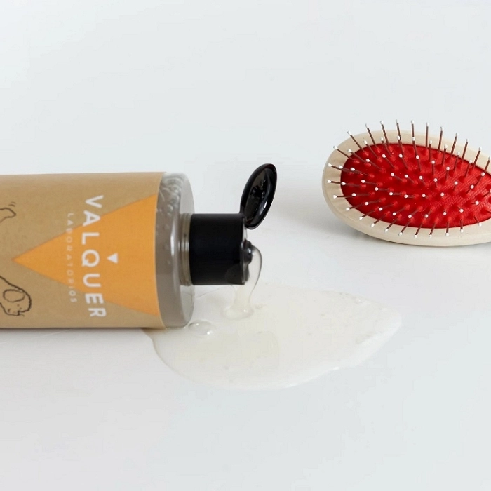 VALQUER CHAMPU PREMIUM PARA MASCOTAS DE PELO RIZADO 400ML