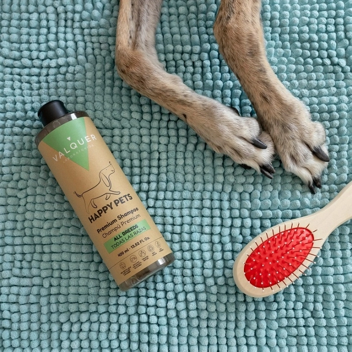 VALQUER CHAMPU PREMIUM PARA MASCOTAS DE TODAS LAS RAZAS 400ML REF 12127